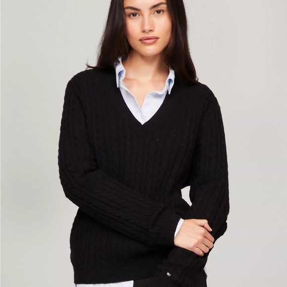 Tommy Hilfiger Cable Knit Wool-Blend V-Neck Sweater - Picture 1 of 4